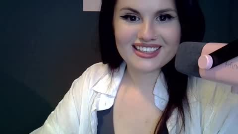 dellacrush_ online show from February 22, 2025, 7:14 pm