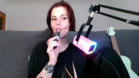 dellacrush_ online show from March 5, 2025, 5:39 pm