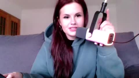 dellacrush_ online show from March 10, 2025, 3:20 pm