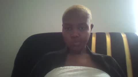 dellarine517299 online show from December 1, 2025, 8:41 am