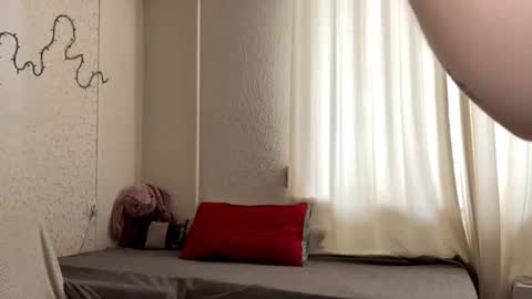 Sia online show from April 5, 2026, 1:19 pm