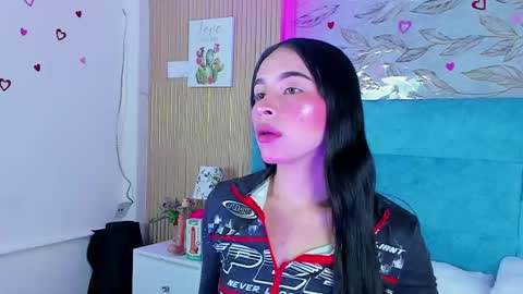 Snapshot of delphine_doll chatting on April 20, 2026, 9:23 am Delia online show from April 20, 2026, 9:23 am