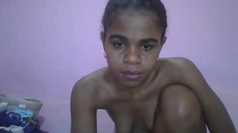 Snapshot of delphineee chatting on April 21, 2026, 3:35 am delphine online show from April 21, 2026, 3:35 am