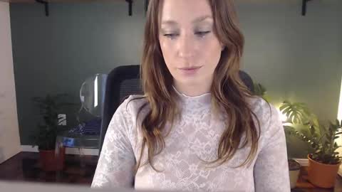 Snapshot of demmetria chatting on April 8, 2026, 5:46 pm demmetria online show from April 8, 2026, 5:46 pm