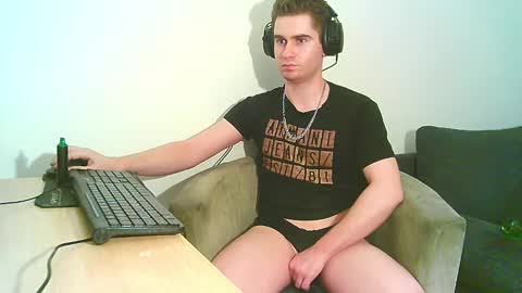 Snapshot of demoverzze chatting on December 29, 2024, 3:03 pm Dominik online show from December 29, 2024, 3:03 pm