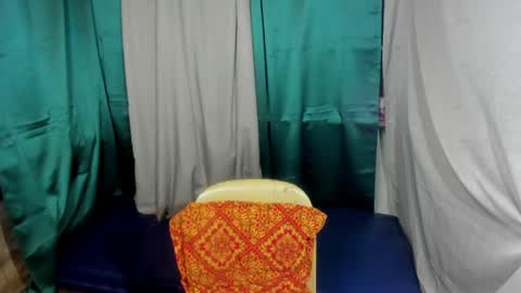 Snapshot of den_cummers chatting on April 25, 2026, 4:48 pm den_cummers online show from April 25, 2026, 4:48 pm