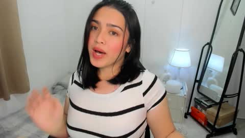 Demi online show from November 7, 2025, 9:42 am