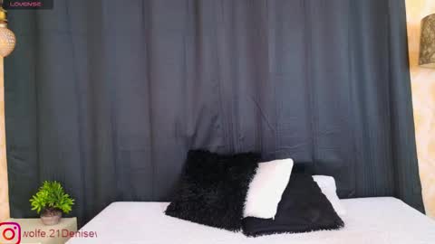 Denisse online show from November 21, 2025, 12:48 pm