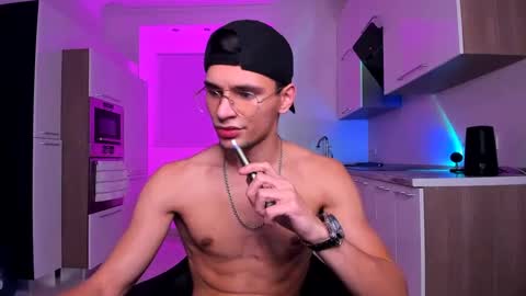 Den online show from December 2, 2024, 8:33 pm