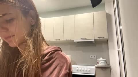 Denni online show from October 4, 2025, 5:00 pm