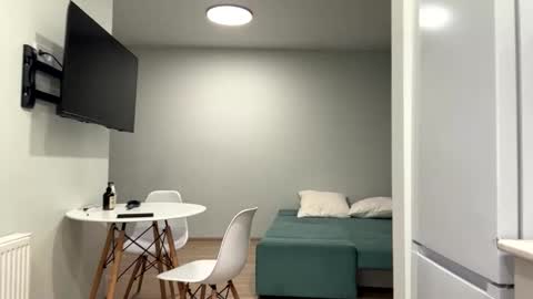 Denni online show from March 1, 2026, 5:04 pm