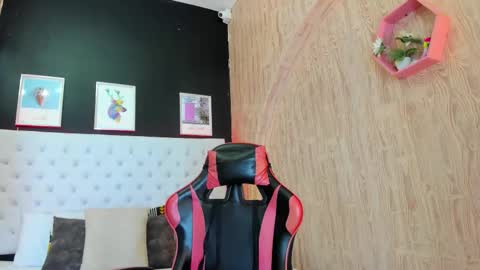 dennyzeans online show from December 5, 2025, 11:30 am