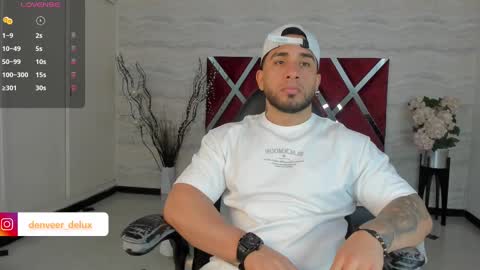 Snapshot of denvver chatting on October 3, 2025, 11:40 am Denver online show from October 3, 2025, 11:40 am