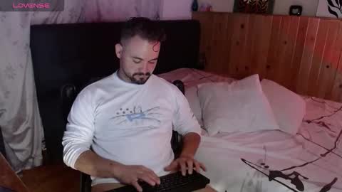 Dereck Mills3 online show from February 25, 2026, 4:11 am