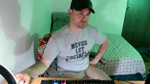 Snapshot of dereck_mills3 chatting on April 9, 2026, 2:00 am Dereck Mills3 online show from April 9, 2026, 2:00 am