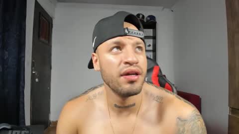 Snapshot of dereckgreen chatting on February 7, 2025, 7:07 am dereckgreen online show from February 7, 2025, 7:07 am