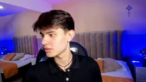 derek_sinn online show from April 18, 2026, 8:09 pm