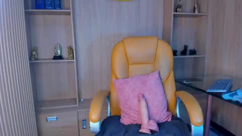 Snapshot of derek_voss chatting on May 5, 2026, 1:19 pm derek_voss online show from May 5, 2026, 1:19 pm