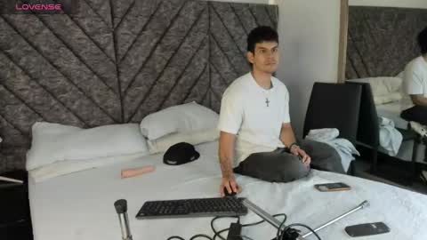 Snapshot of derek_voss chatting on May 27, 2026, 12:46 pm derek_voss online show from May 27, 2026, 12:46 pm