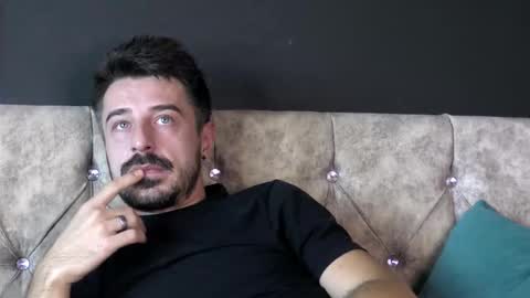 DerekSinner online show from October 25, 2025, 7:27 am