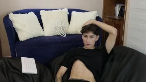 Snapshot of derekswan chatting on November 12, 2025, 11:36 pm Derek online show from November 12, 2025, 11:36 pm