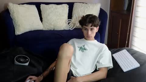 Snapshot of derekswan chatting on November 15, 2025, 3:52 pm Derek online show from November 15, 2025, 3:52 pm