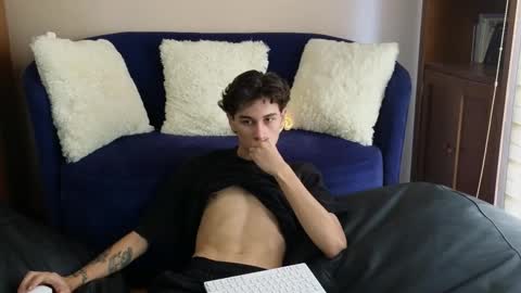 Snapshot of derekswan chatting on November 17, 2025, 1:39 pm Derek online show from November 17, 2025, 1:39 pm