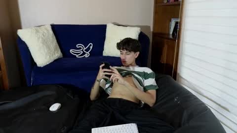 Snapshot of derekswan chatting on November 21, 2025, 9:57 pm Derek online show from November 21, 2025, 9:57 pm