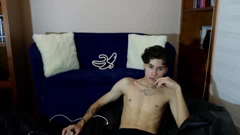 Snapshot of derekswan chatting on November 25, 2025, 12:43 am Derek online show from November 25, 2025, 12:43 am