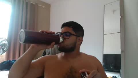 derick_0013 online show from May 4, 2026, 12:23 pm