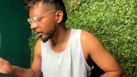 Snapshot of desi_silver chatting on February 2, 2025, 5:42 am Desi silver online show from February 2, 2025, 5:42 am