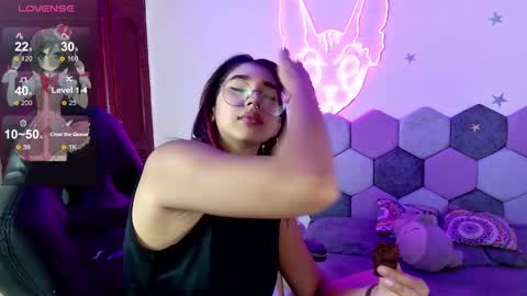 TORI AND MR. BEAR online show from January 3, 2025, 5:42 pm