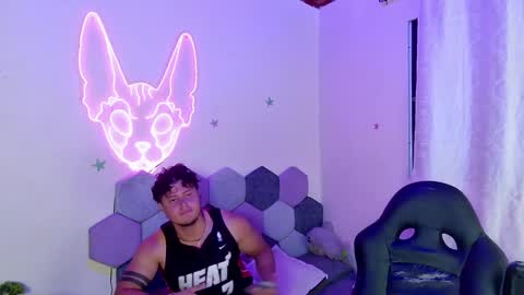 TORI AND MR. BEAR online show from January 24, 2025, 9:47 pm