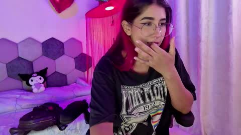 TORI AND MR. BEAR online show from March 19, 2026, 5:50 pm