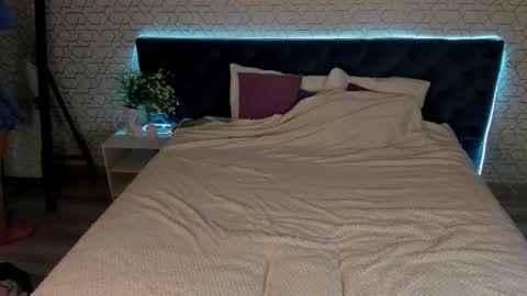 Gill online show from March 12, 2026, 1:12 am