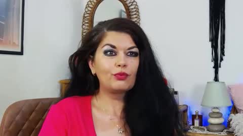 HellenMoon online show from October 4, 2025, 5:05 am