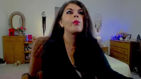 Snapshot of desirehellen chatting on May 19, 2026, 8:42 am HellenMoon online show from May 19, 2026, 8:42 am