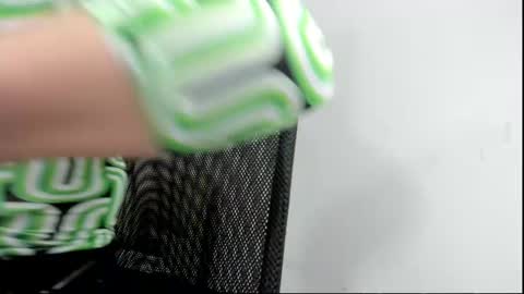 Snapshot of desirehugeboobs4you chatting on February 28, 2025, 3:04 am Nicky online show from February 28, 2025, 3:04 am