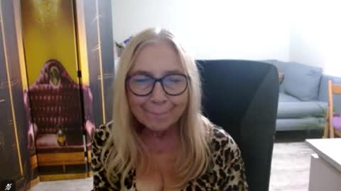 S O F I A online show from November 10, 2025, 3:33 pm