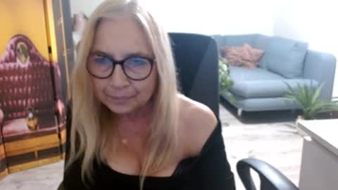 S O F I A online show from November 23, 2025, 2:39 pm