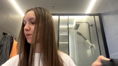 Snapshot of desirewingard chatting on April 4, 2026, 2:21 am Ksenia online show from April 4, 2026, 2:21 am