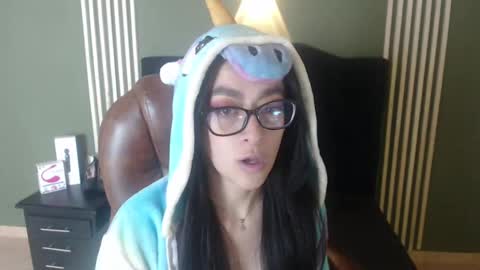 Snapshot of desiring__angel chatting on December 18, 2024, 1:34 pm Desiring Angel online show from December 18, 2024, 1:34 pm