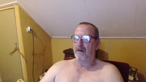 Snapshot of destelp chatting on July 15, 2026, 10:37 pm destelp online show from July 15, 2026, 10:37 pm