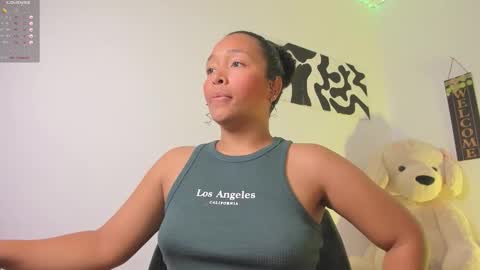 desty_y online show from November 26, 2025, 8:32 pm