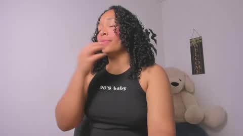 desty_y online show from May 5, 2026, 4:09 am
