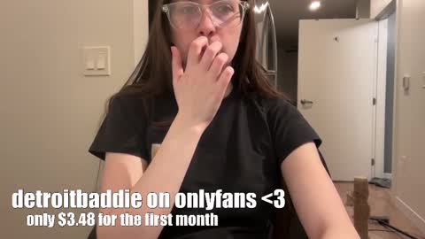 Snapshot of detroitbaddie chatting on February 25, 2025, 4:21 pm detroitbaddie online show from February 25, 2025, 4:21 pm