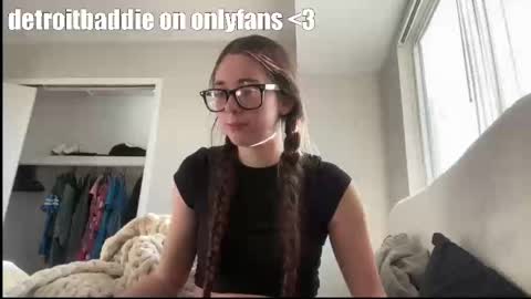 Snapshot of detroitbaddie chatting on November 13, 2025, 2:05 pm detroitbaddie online show from November 13, 2025, 2:05 pm