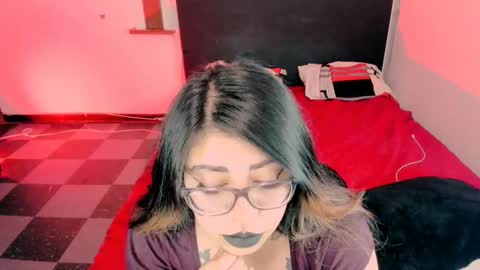 Snapshot of devilfox29 chatting on March 1, 2025, 4:37 am  L I NA  online show from March 1, 2025, 4:37 am