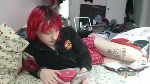 Snapshot of devilg1rl chatting on May 1, 2026, 9:52 pm poutyangel online show from May 1, 2026, 9:52 pm