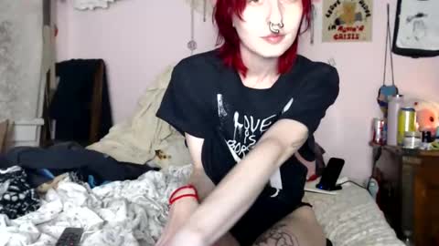Snapshot of devilg1rl chatting on May 29, 2026, 6:22 am poutyangel online show from May 29, 2026, 6:22 am